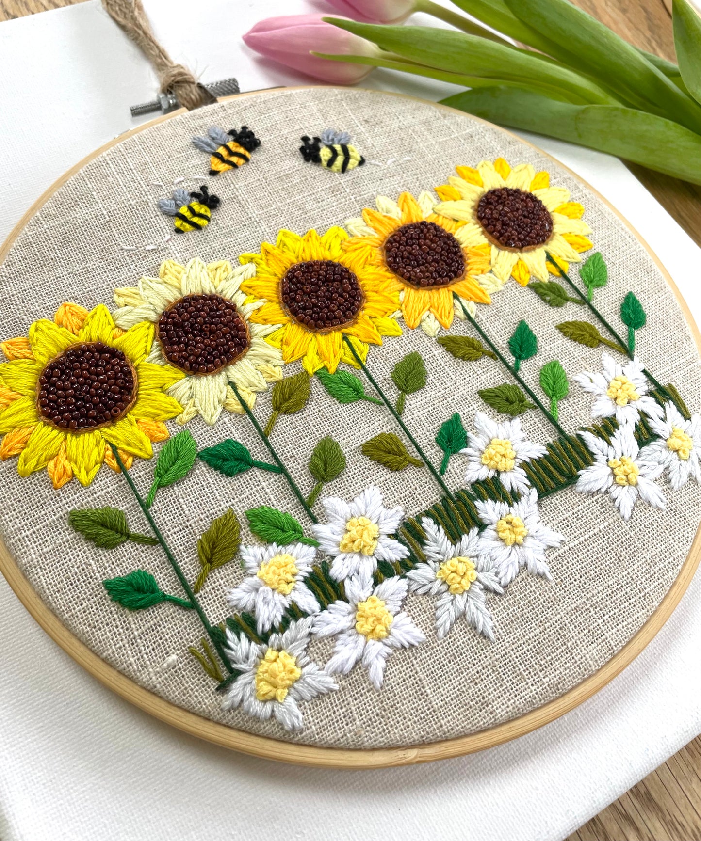 Sunflower & bee field hoop - 20cm