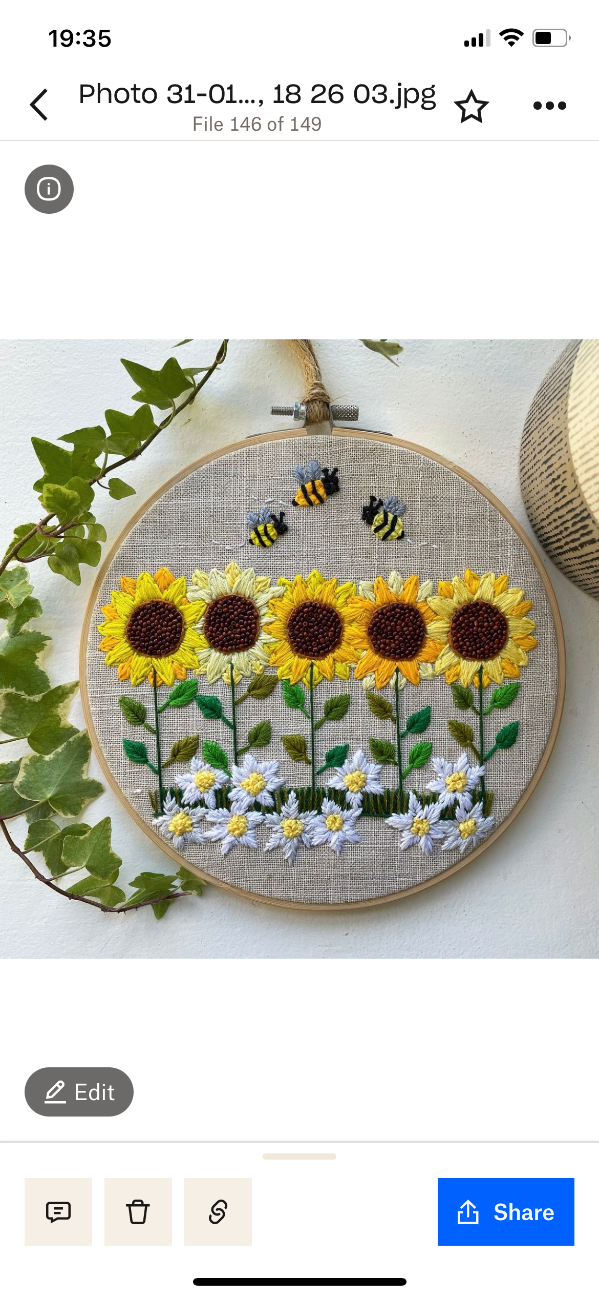 Sunflower & bee field hoop - 20cm