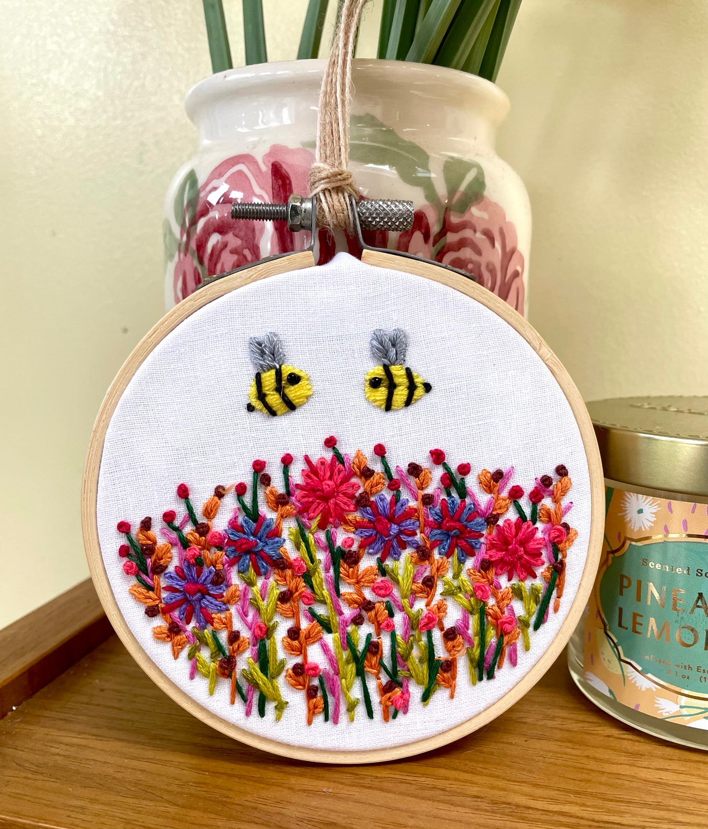 Wildflower & bee hoop - 10cm