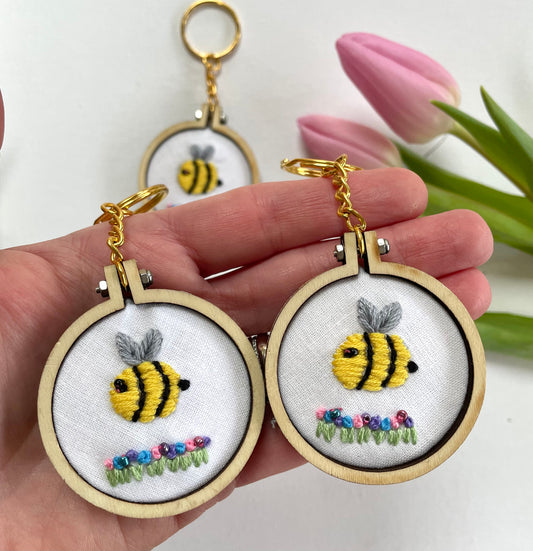 Bee & flowers keyring