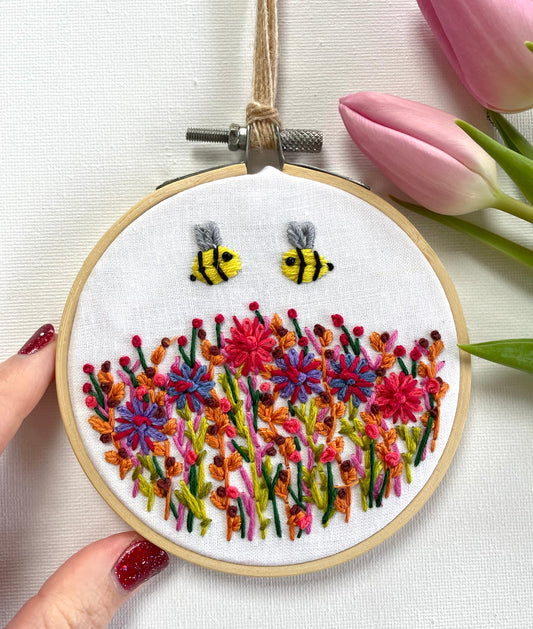 Wildflower & bee hoop - 10cm