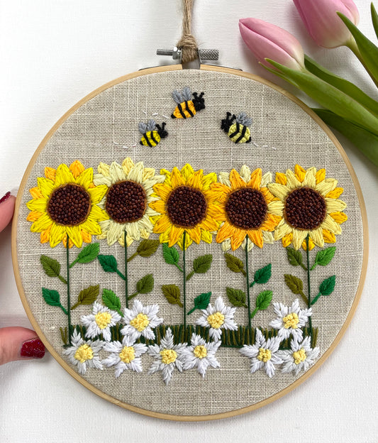 Sunflower & bee field hoop - 20cm