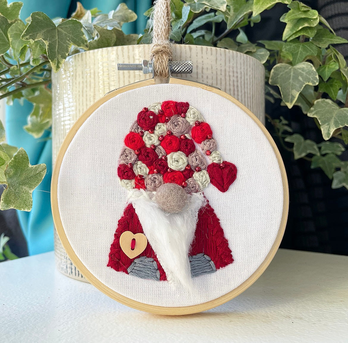 Valentines love gnome hoop (red) - 10cm