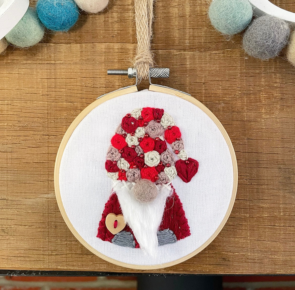 Valentines love gnome hoop (red) - 10cm