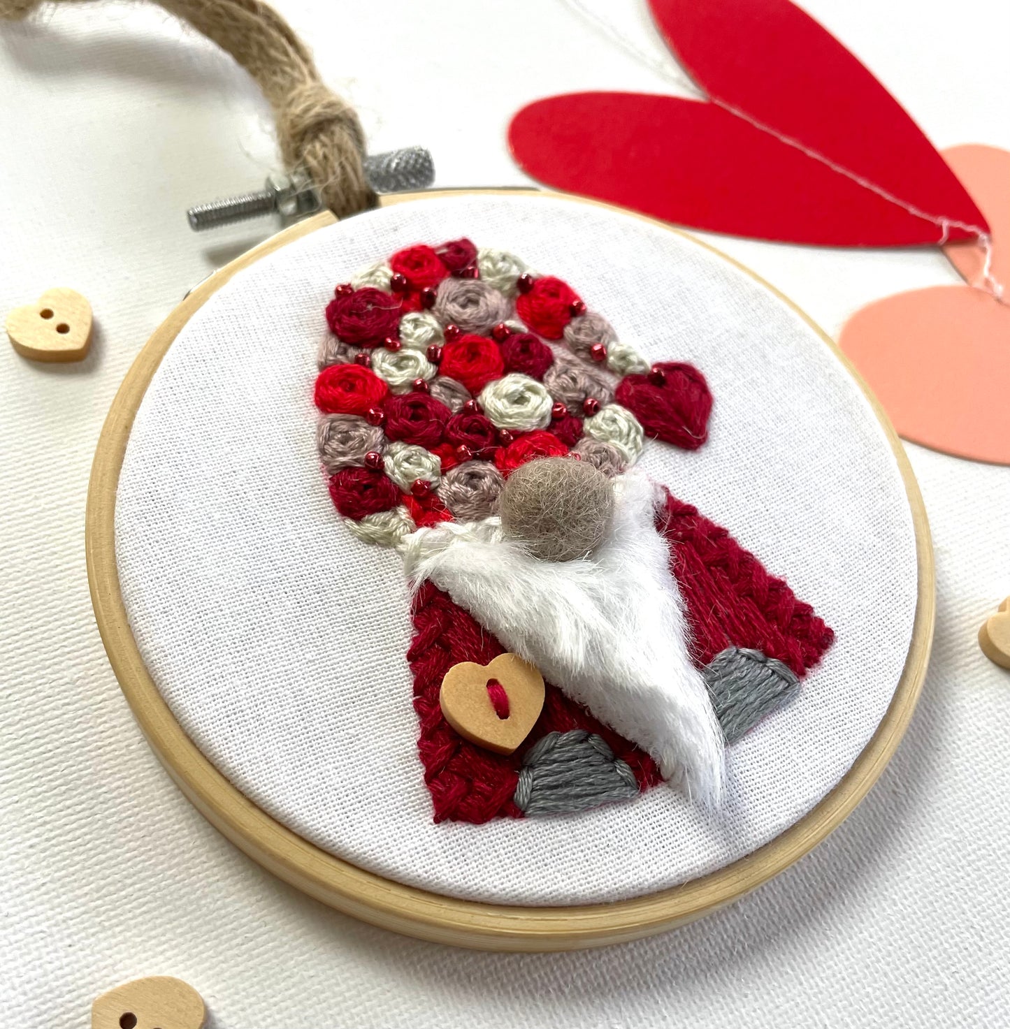 Valentines love gnome hoop (red) - 10cm