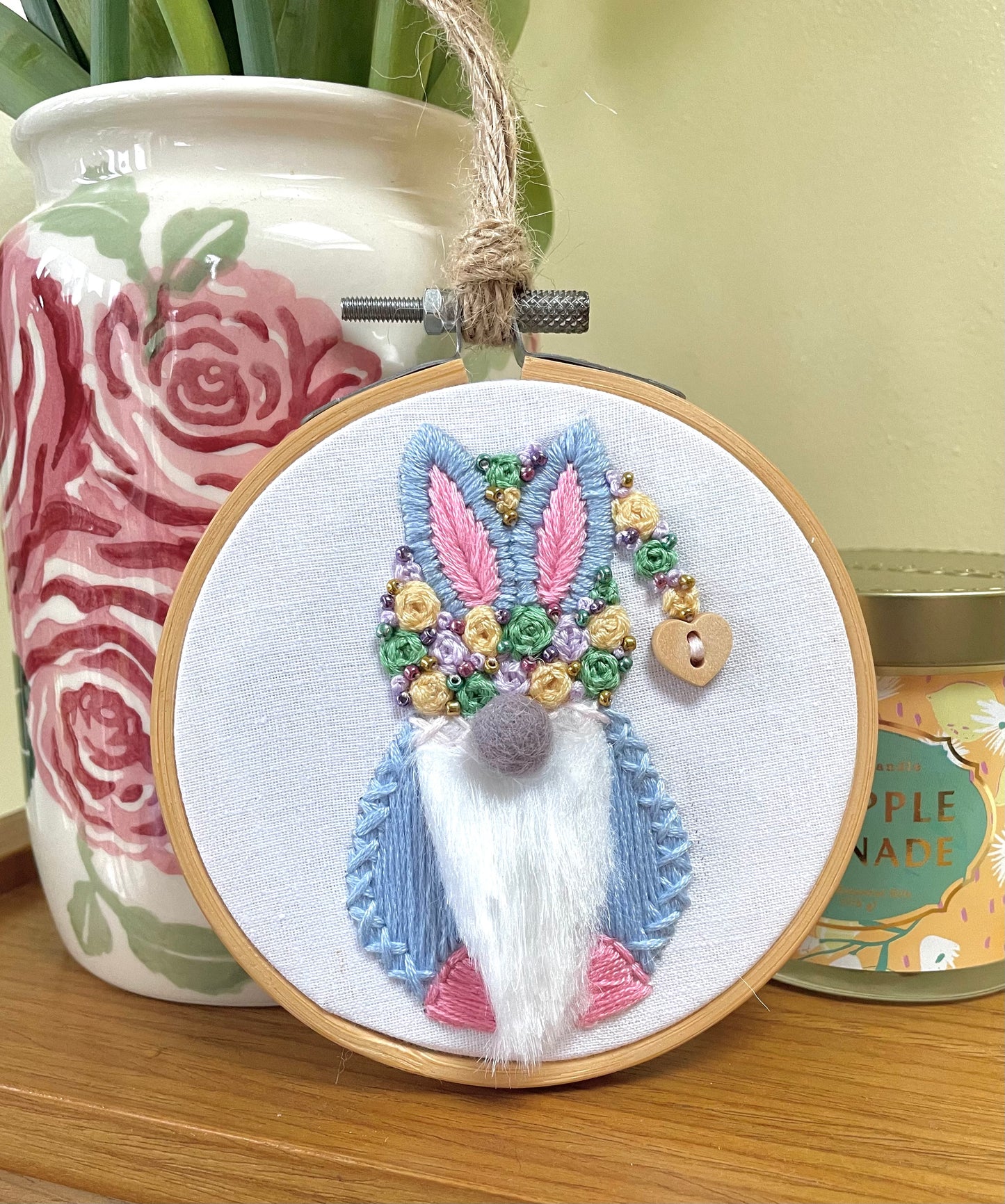 Easter gnome (blue) hoop - 10cm