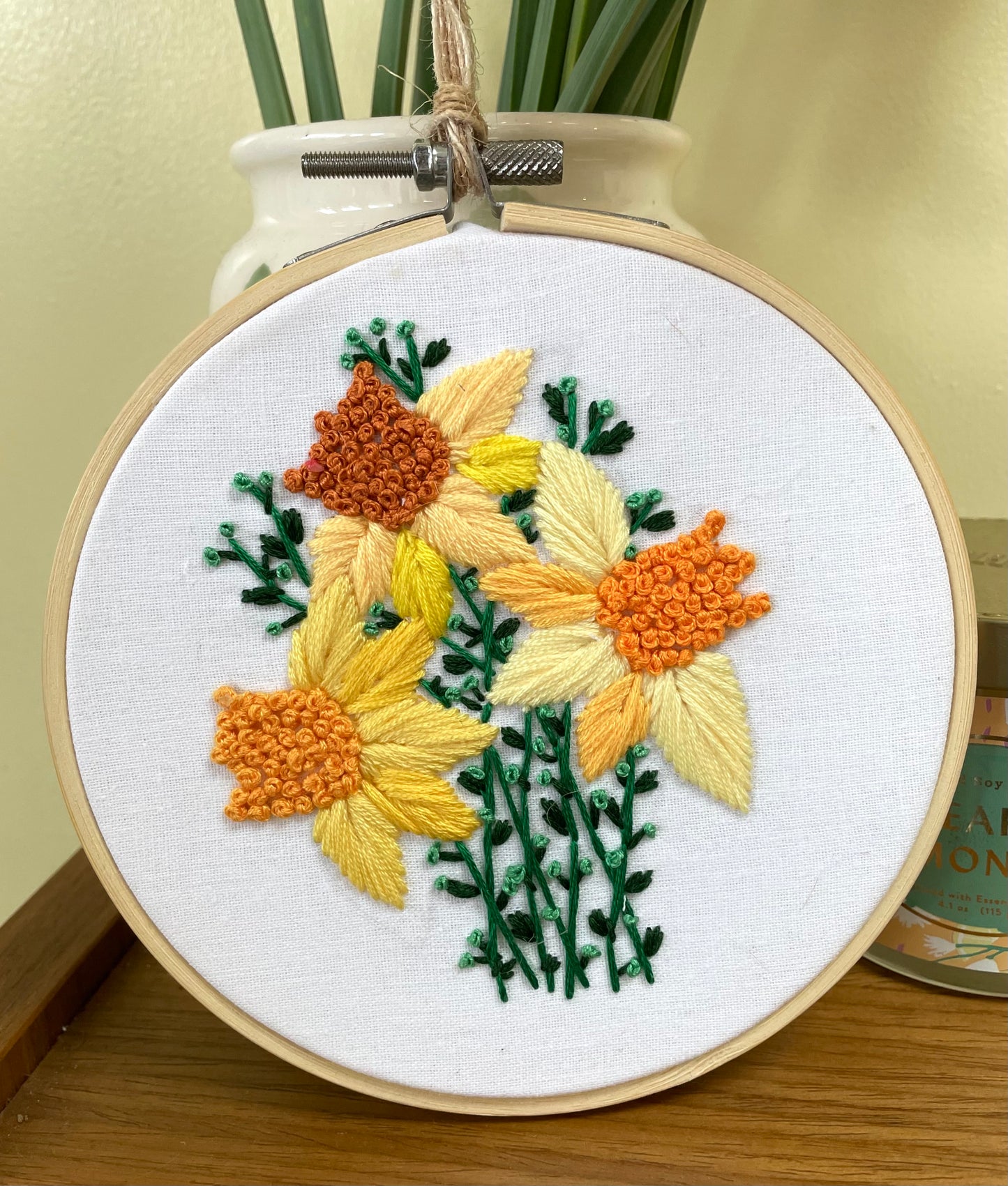 Daffodil cluster hoop - 14cm